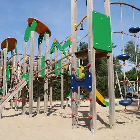Cheerful Mobile Near Park De Veluwe בקתה